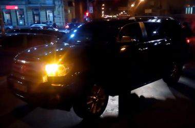Столичная полиция составила протокол на авто из кортежа мэра В. Кличко 