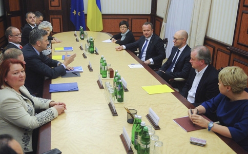 А. Яценюк провел встречу с делегацией депутатов Европейского Парламента