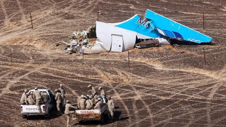 Власти Великобритании и США считают теракт причиной авиакатастрофы в Египте 