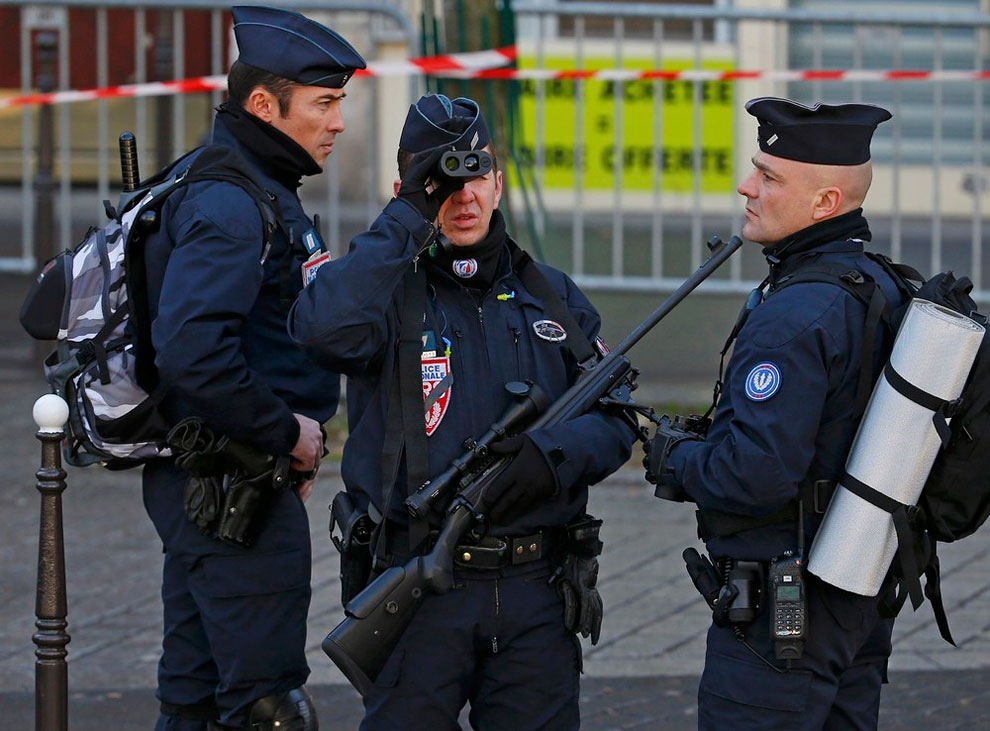 Страны ЕС усиливают меры безопасности после терактов в Париже