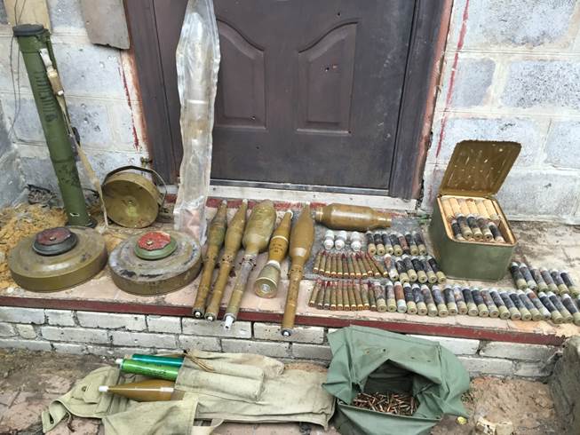 В Донецкой области СБУ обнаружила тайник с зарядами к гранатометам различных модификаций российского производства