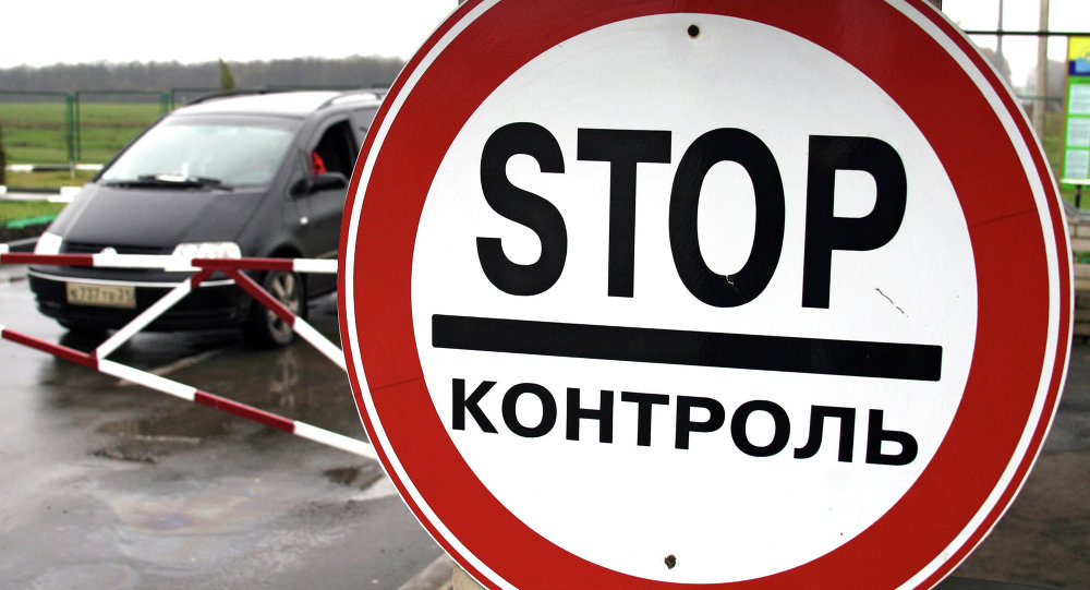 Правительство ввело временный запрет на перемещение грузов в Крым