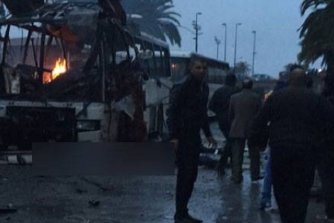 В Тунисе террорист-смертник подорвал автобус с охраной президента
