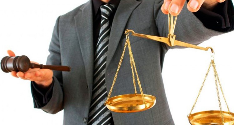 Нужна ли адвокатам «монополия» на представительство сторон в суде?