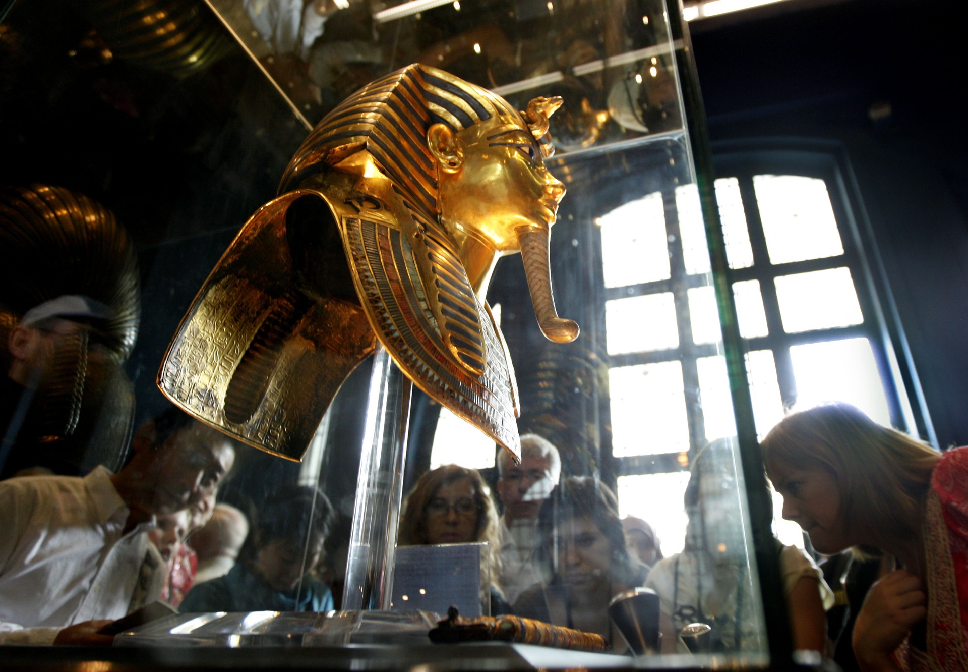 Золотую маску фараона Тутанхамона успешно отреставрировали