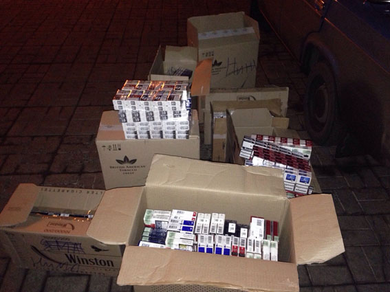 На блокпосту в Артемовске задержан автомобиль с нелегальными сигаретами на 20 тыс. грн.