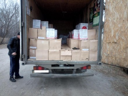 В Луганской области задержали автомобиль с 25 ящиками сигарет
