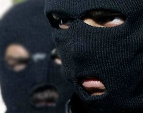 В Сумской области неизвестные в масках напали на семью предпринимателя 