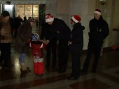 Одесские патрульные угостили детей сладостями