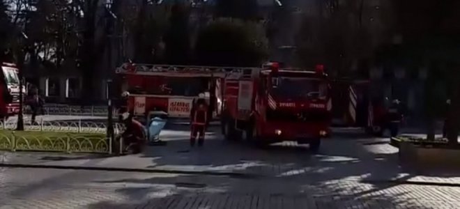 В Стамбуле прогремел взрыв и горит отель