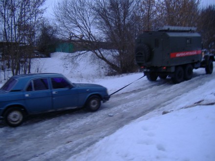 В течение суток кировоградские спасатели освободили из снежных заносов 65 единиц техники