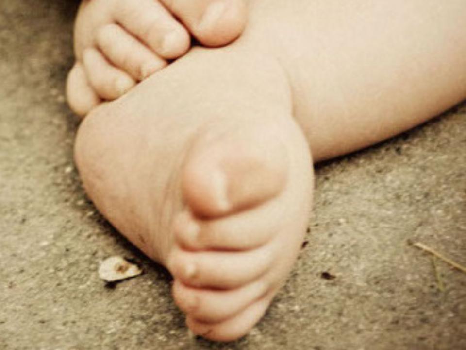 Тело младенца нашли возле магазина в Чернигове