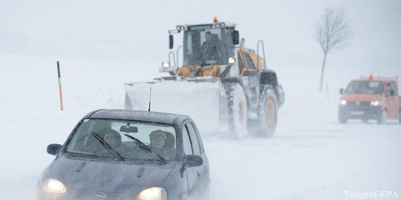 В Украине из-за снегопада ограничено движение в шести областях