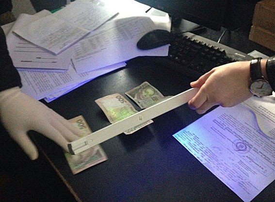 В Винницкой области задержали на взятке очередного чиновника миграционной службы 