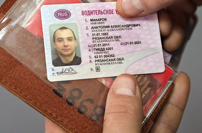В России должников по алиментам впервые начали лишать водительских прав 