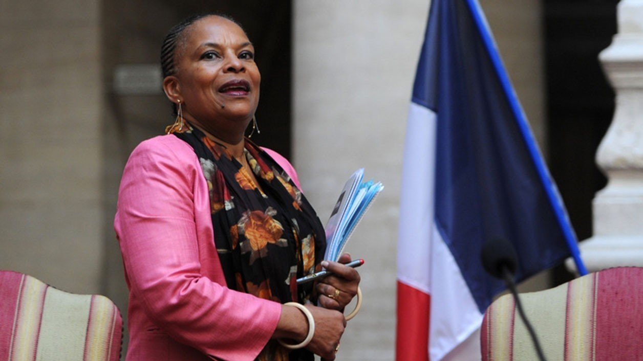 Выступавшая против конституционной реформы глава Минюста Франции ушла в отставку