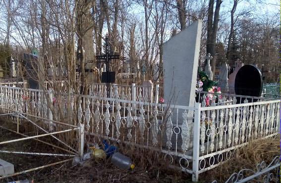 В Ровенской области мужчина воровал ограждения на кладбище