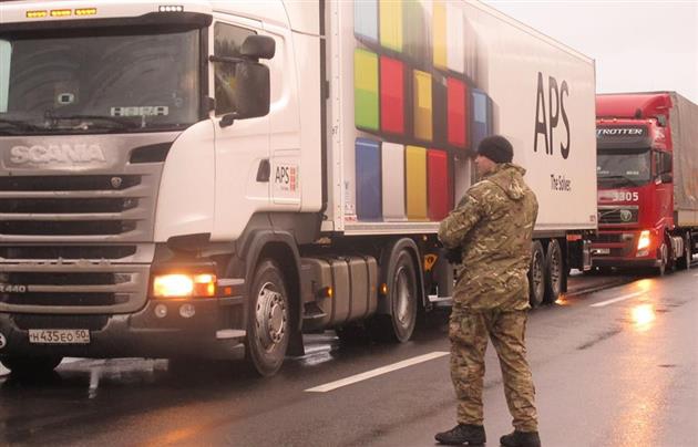 Протесты не препятствуют движению российских грузовиков