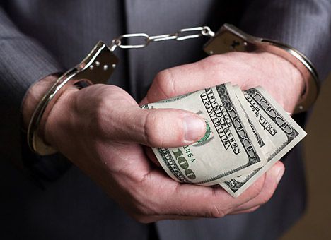 Чиновнику Госэкспортконтроля предъявлено обвинение за взятку