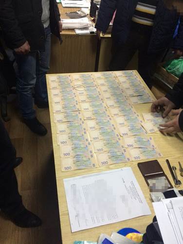 Полицейские попались на крупной взятке 