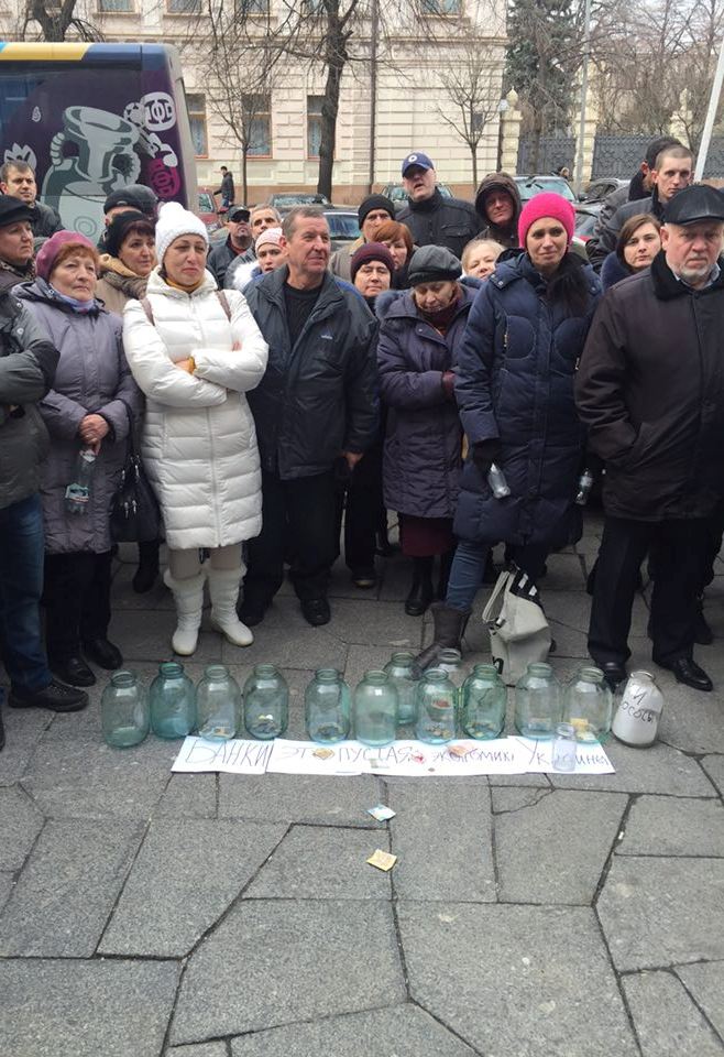 «Финансовый майдан» заблокировал нардепов. ВИДЕО