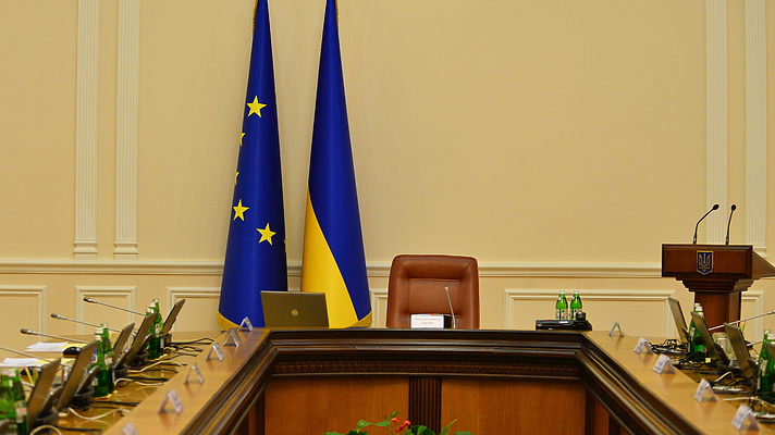 Депутаты и украинцы рассказали кого хотят видеть в кресле А. Яценюка