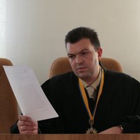 Судью могут отстранить от должности за взятку