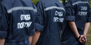 В Ровенской области автомобиль с молодой семьей застрял на лесной дороге