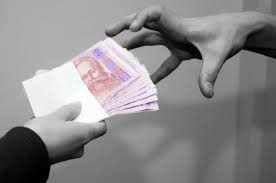 В Киеве директор благотворительного фонда присвоил свыше 200 тыс. гривен
