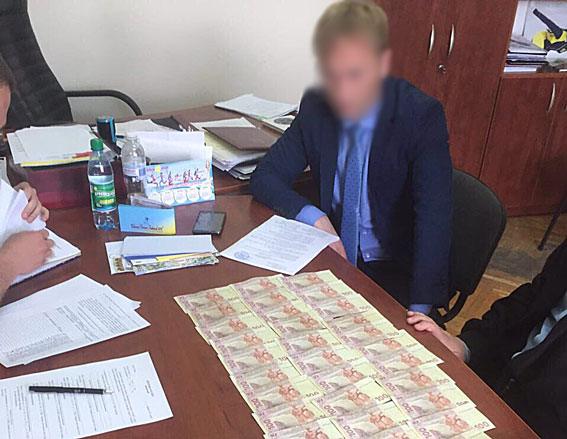 На взятке задержаны должностные лица областной и районной госадминистраций