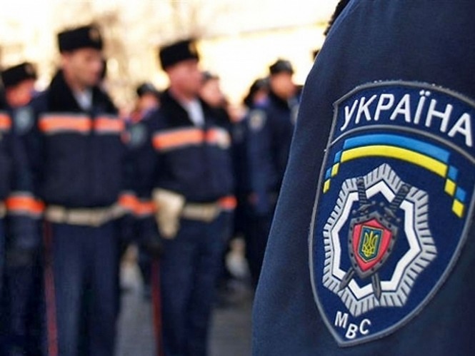 В Кировограде патрульные задержали нетрезвого коллегу за рулем