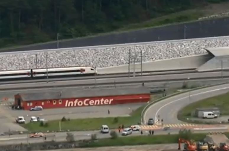 Самый длинный железнодорожный тоннель открыли в Швейцарии