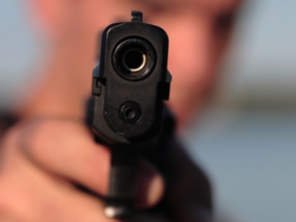 Продавец стрелял в женщину из травматического пистолета на столичном рынке