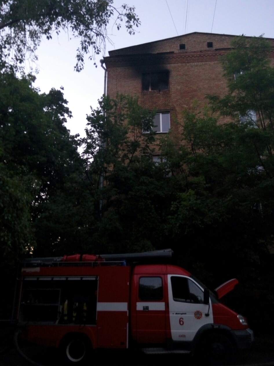 Киев: спасатели ликвидировали пожар в квартире 