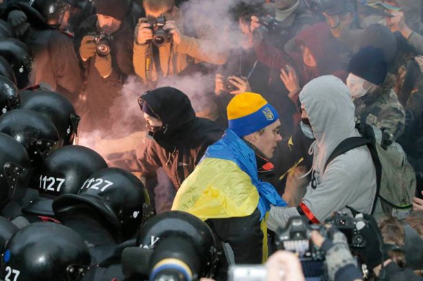 Бывшему полицейскому сообщили о подозрении в организации разгона Майдана
