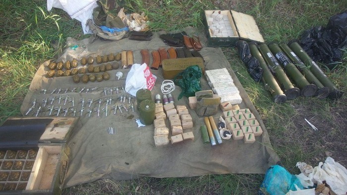 Вблизи Харьковской окружной дороги обнаружили арсенал оружия и боеприпасов 