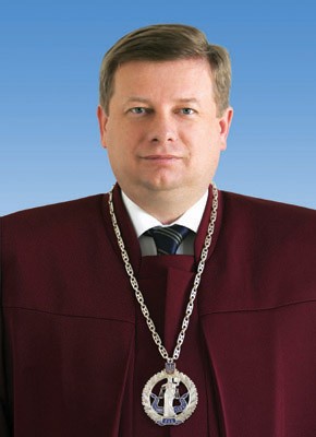 Уволен судья Конституционного Cуда П. Стецюк