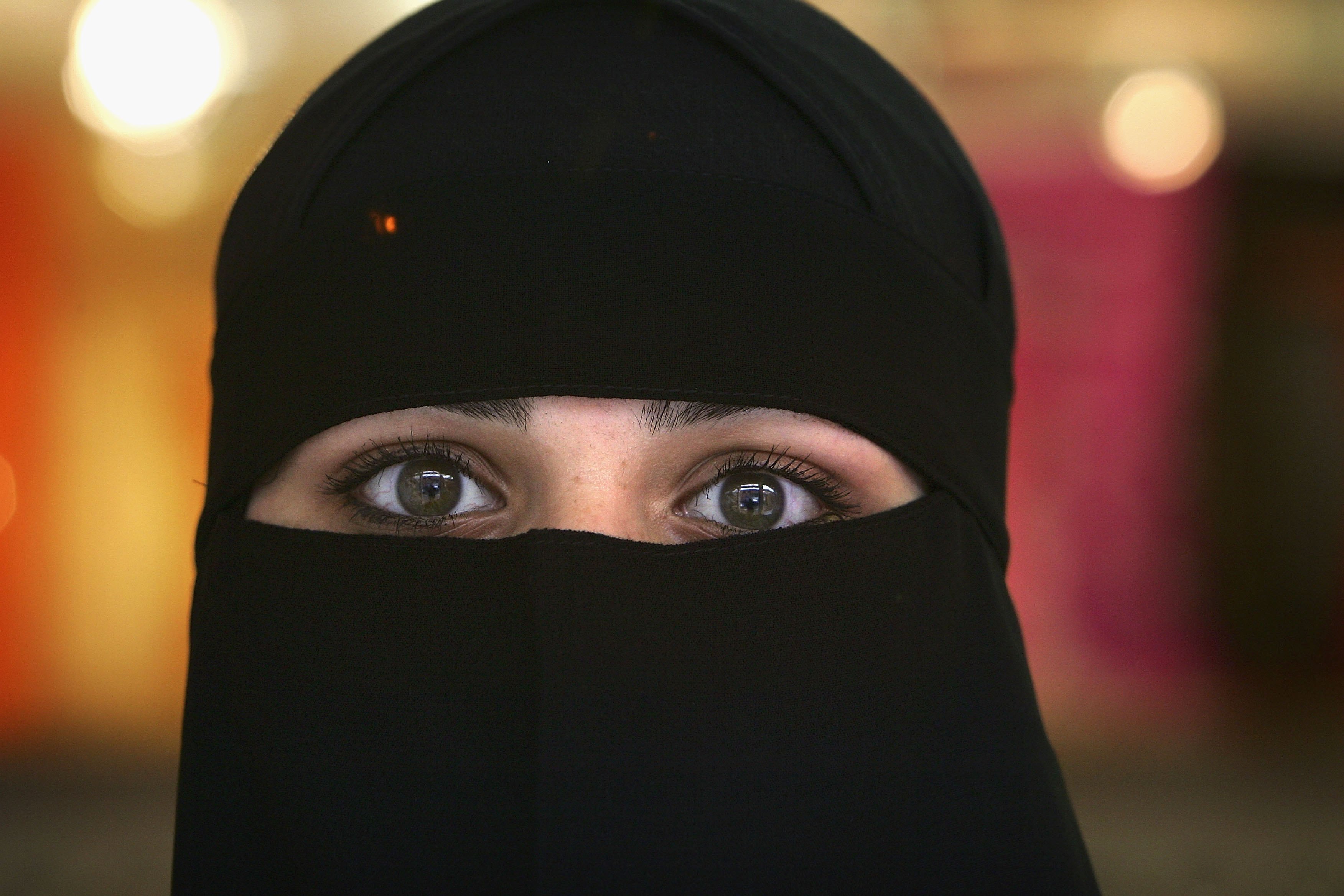 Суд поддержал увольнение мусульманки из-за ношения паранджи