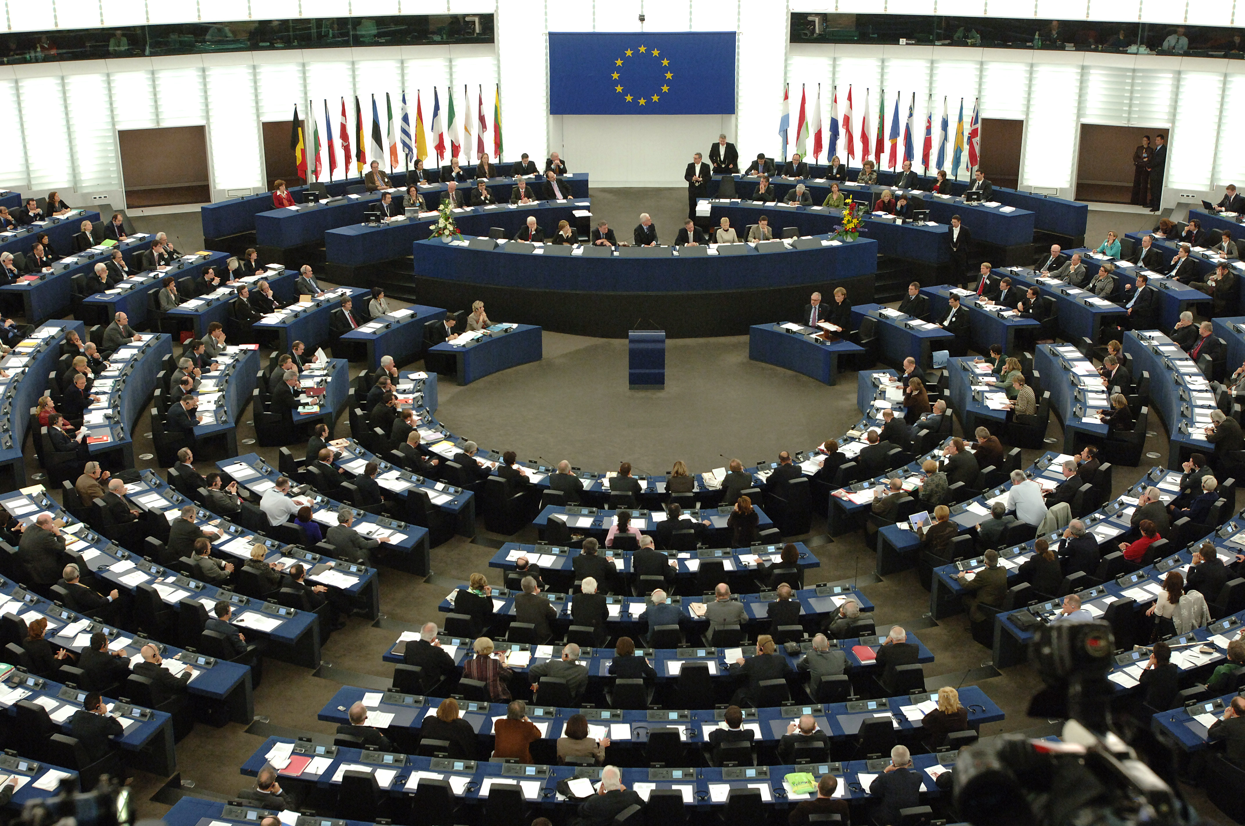 Европарламент одобрил безвизовый режим с Украиной, Грузией и Косово