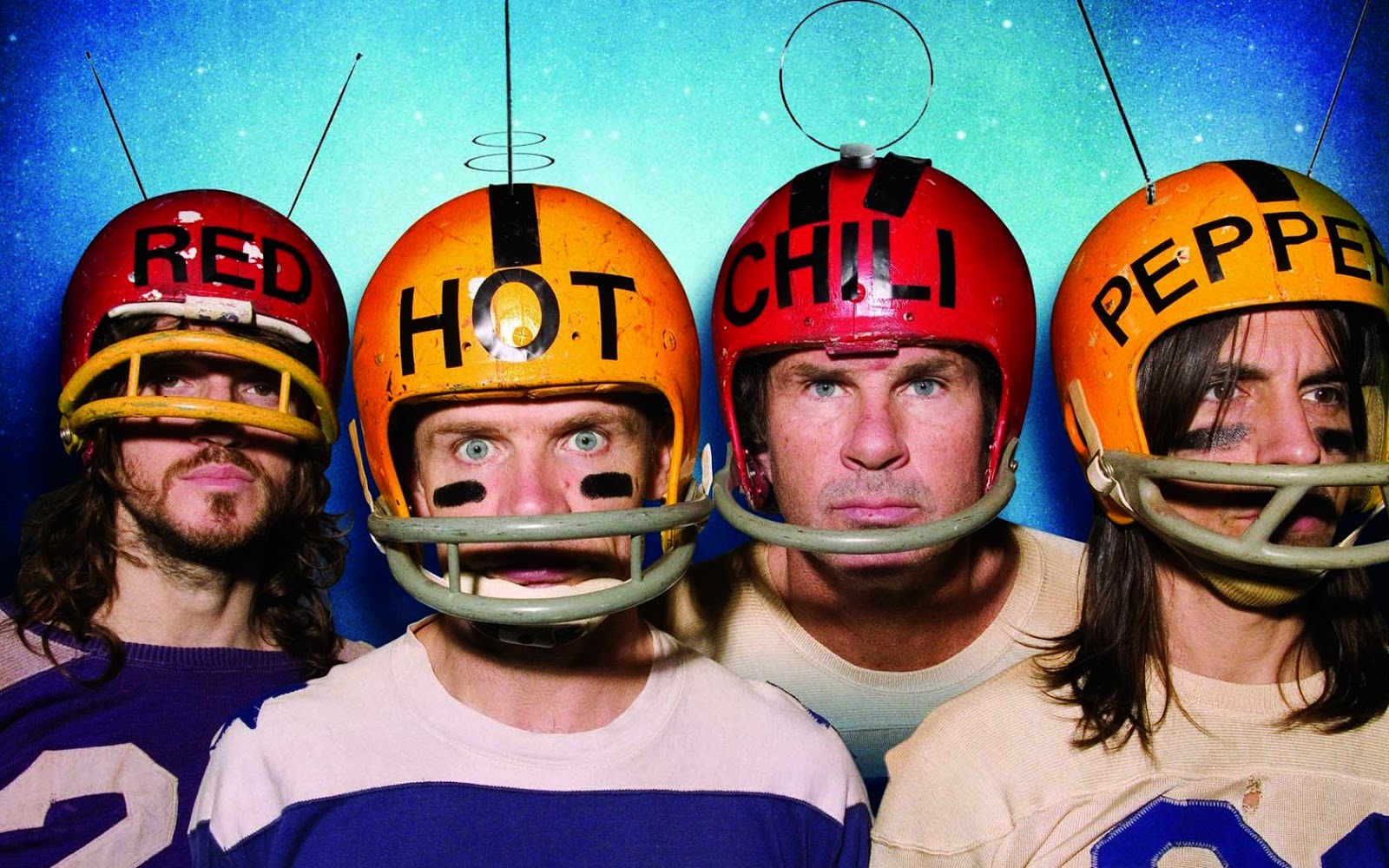 Белорусские пограничники заставили Red Hot Chili Peppers расписаться на постерах Metallica