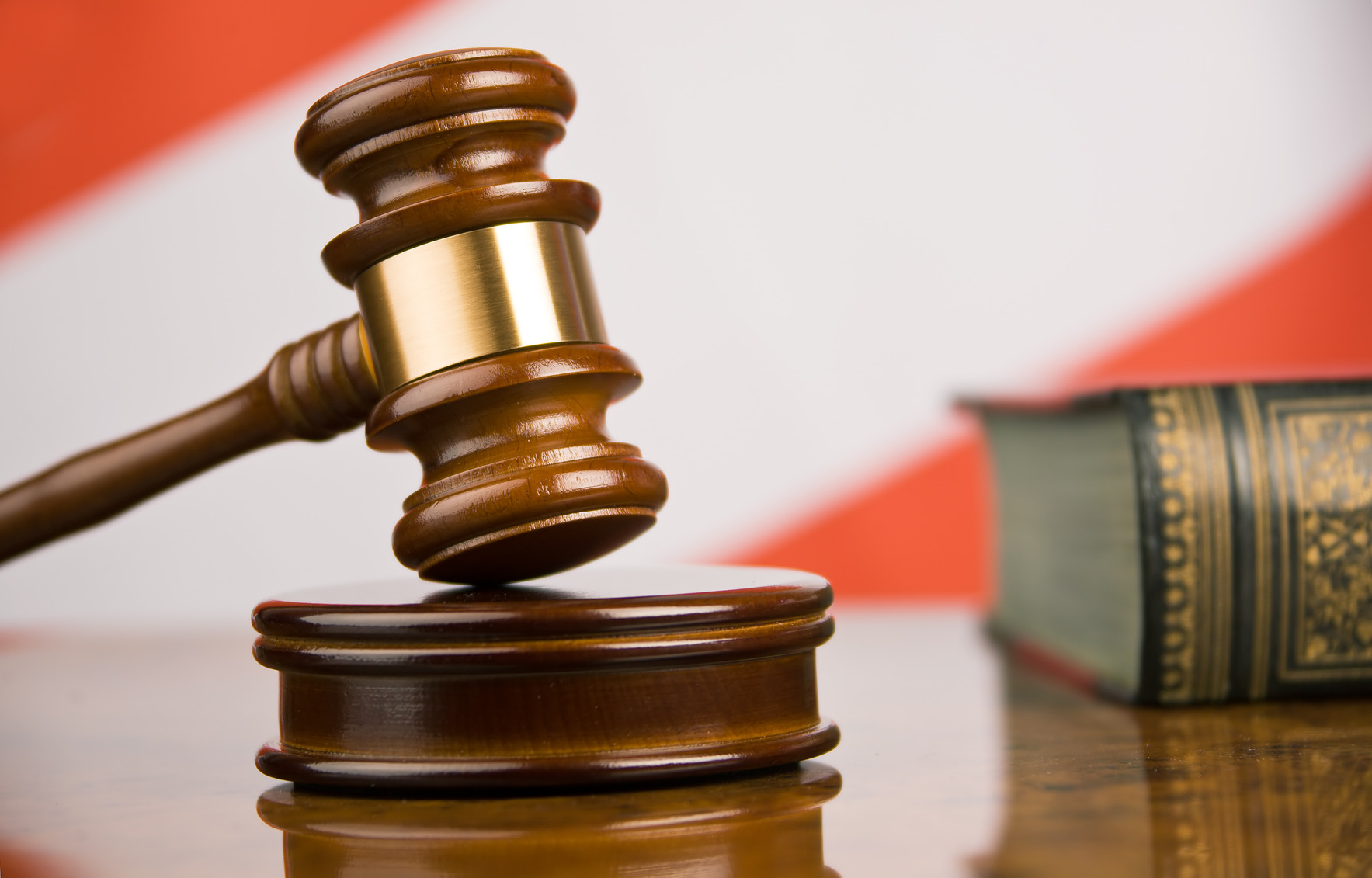 Испанский суд наложил арест на имущество луганского судьи