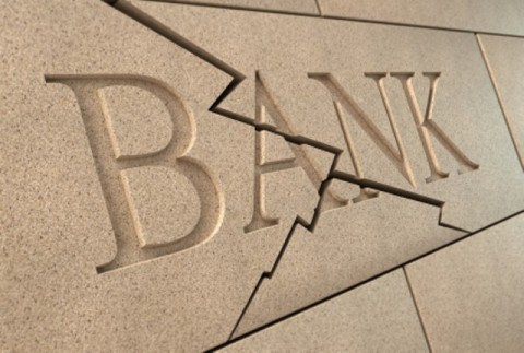 Фонд гарантирования вкладов отложил ликвидацию двух банков на год