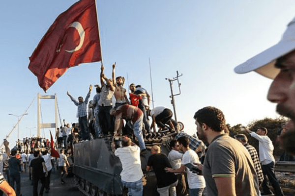 Турция решила арестовать 42 журналистов