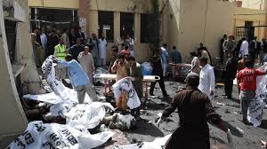 В результате взрыва у пакистанской больницы погибли 42 человека