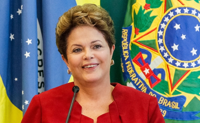 Сенат Бразилии поддержал импичмент президента страны
