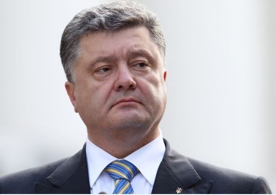 Президент попросил украинцев воздержаться от поездок в Крым