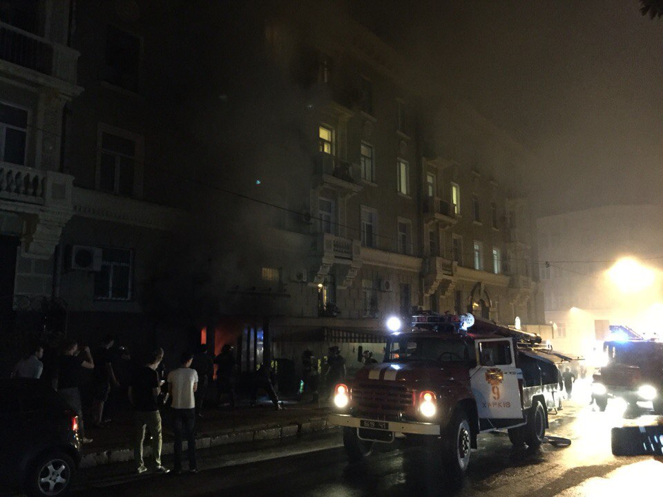 В Харькове спасатели ликвидировали пожар в помещении паба