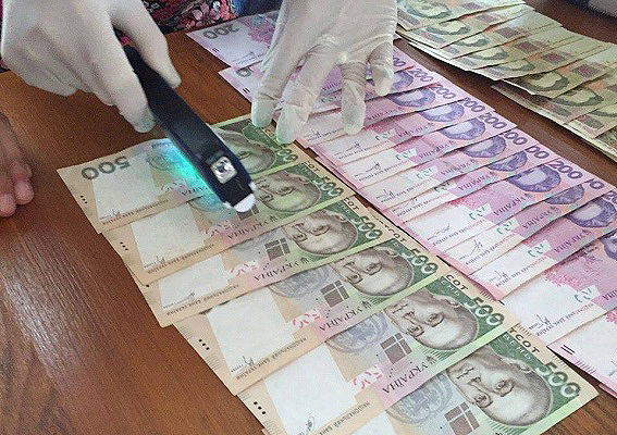 За 20 тыс. грн откупиться от тюрьмы предлагал полицейский банде грабителей 