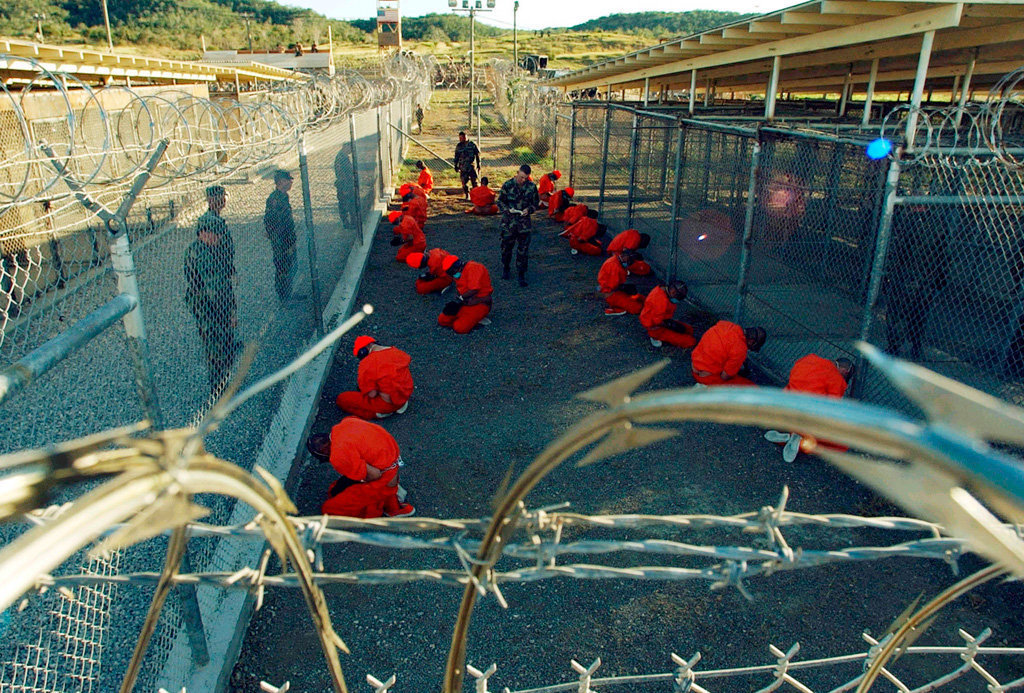 США передали самую большую в истории тюрьмы Гуантанамо группу заключенных в ОАЭ