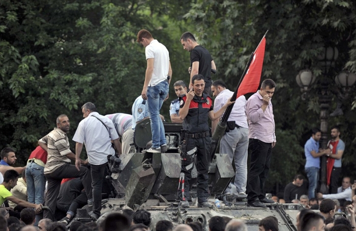 За причастность к попытке военного переворота в Турции арестуют 120 топ-менеджеров